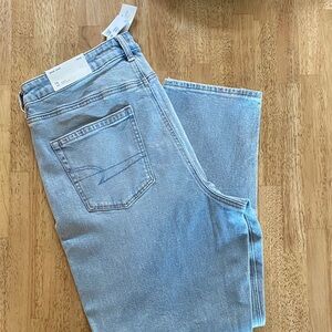 American Eagle Outfitters Women's Mom Jean Light Blue Jeans